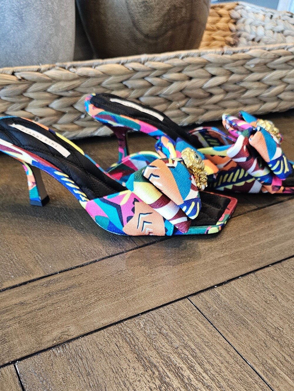 Gianni Bini Multicolor Bow Slide Sandals w/Gold Eye Accent Women's Sz 7.5 - Picture 2 of 9